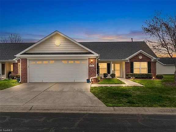 4th image of 2221 Sweetbay Cir