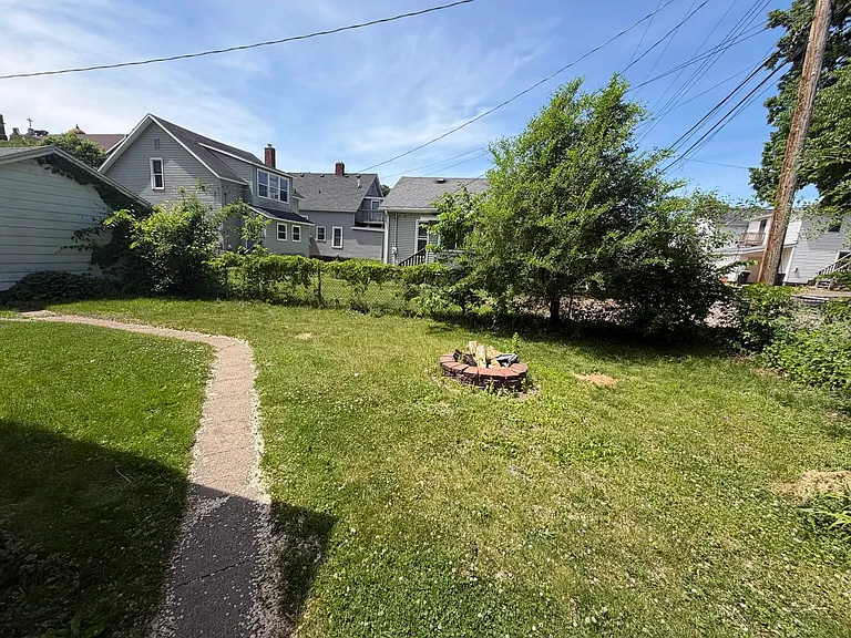 911 2nd Ave — Photo 14
