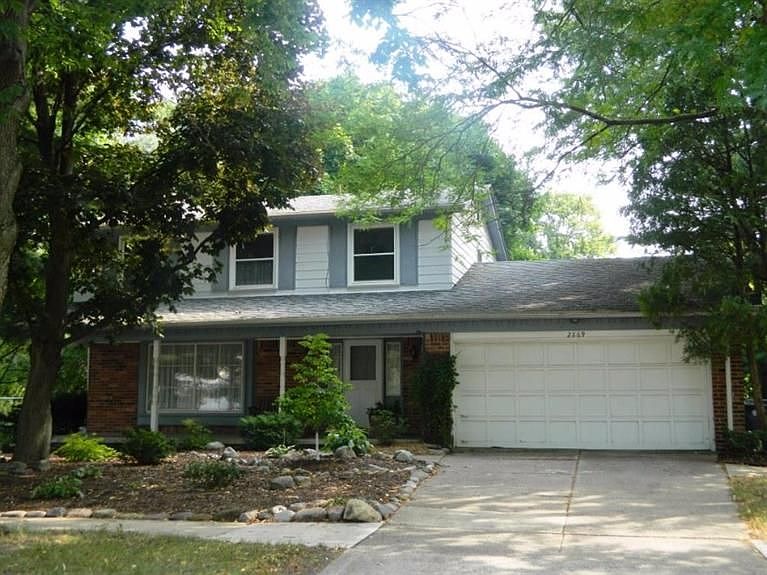 1st image of 2869 Sorrento Ave