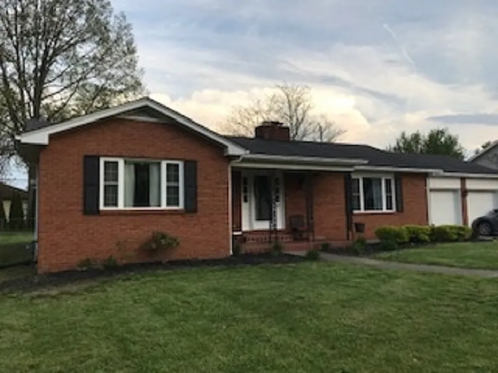 128 Columbia Dr photo 1