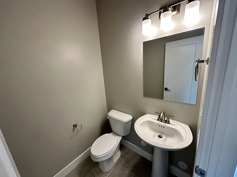 Three Bedroom Red Mountain Vista Town Home — Photo 15