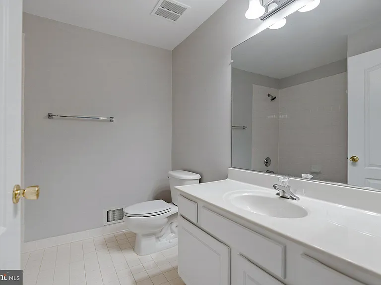 13960 Greendale Dr — Photo 25