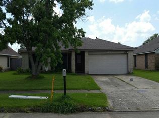 125 Wagon Lane Loop N, Angleton, TX 77515