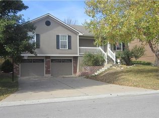 518 Montana Ridge Dr, Grain Valley, MO 64029