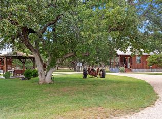 767 Center Point Rd, Fredericksburg, TX 78624