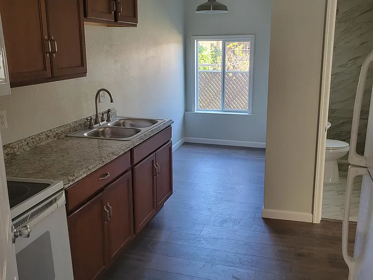 1021 E Garfield St #2 — Photo 4