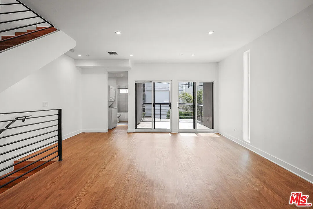 4 bed, 4.5 bath, 1700 sqft, $4,495 — Photo 3