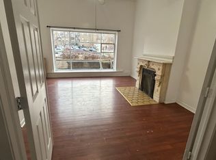 364 E Chicago St APT 1, Elgin, IL 60120