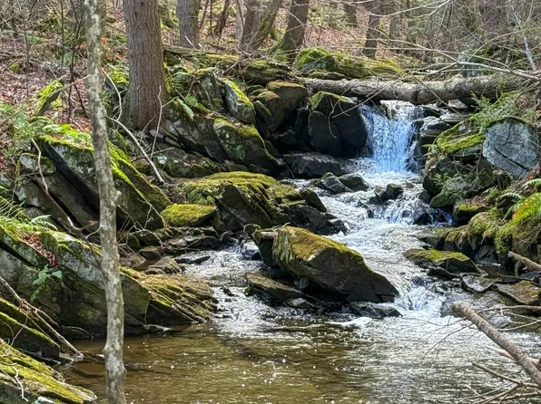 8 Benton Hill Rd, Becket, MA 01223