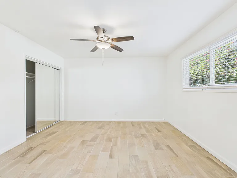 330 W I St — Photo 98