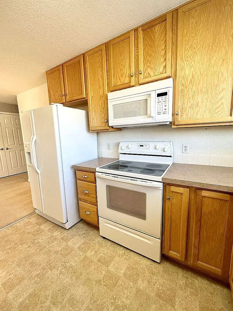 2 bed, 2.0 bath, 1048 sqft, $2,300 — Photo 4