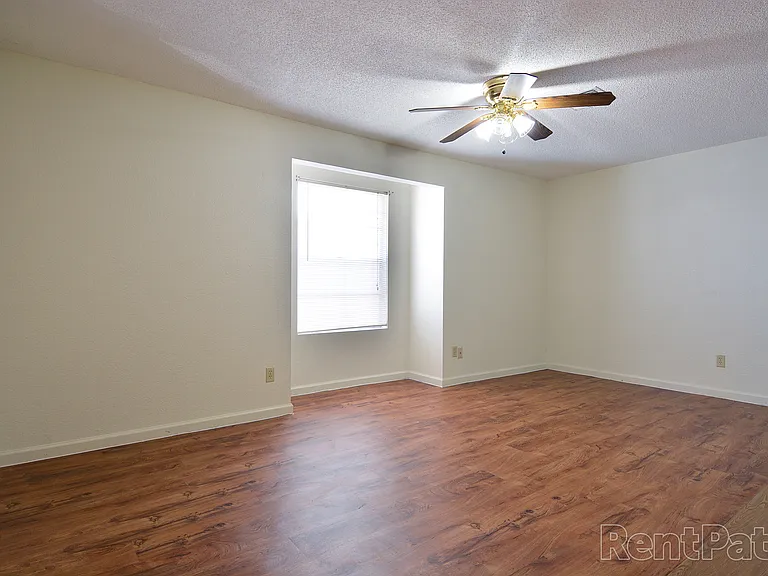 Jefferson Square Apartments — Photo 10