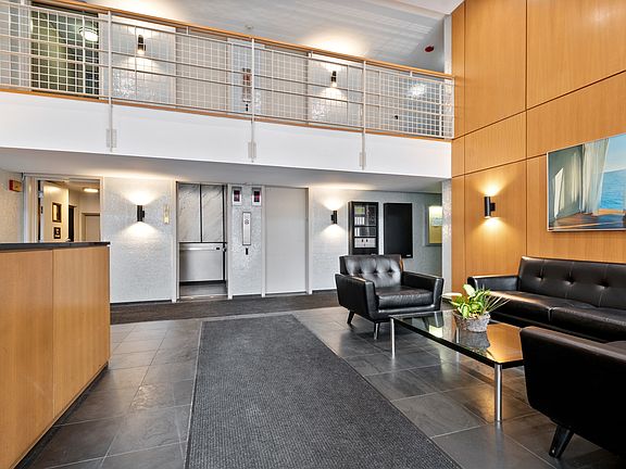 2nd image of 3033 N Sheridan Rd APT 910