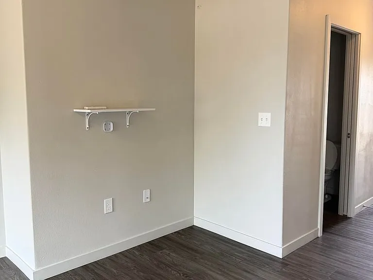 1039 NE Emerald Dr — Photo 16