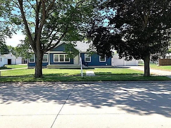 515 N 1st St, Greene, IA 50636