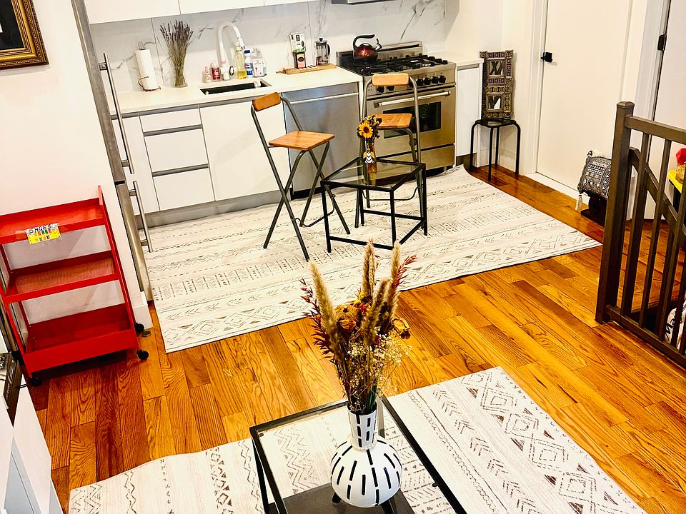 1st image of 294 Quincy St #1