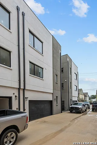 222 E Courtland Pl #1 — Photo 3