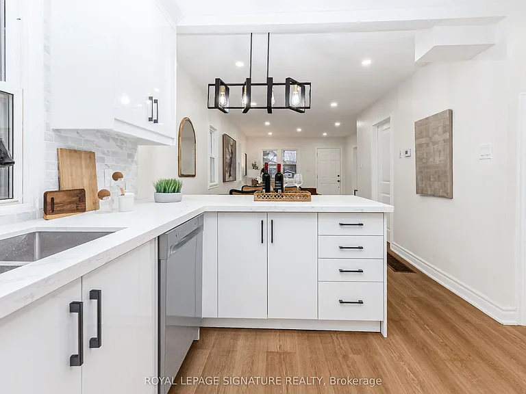 377 Adelaide Ave W — Photo 8