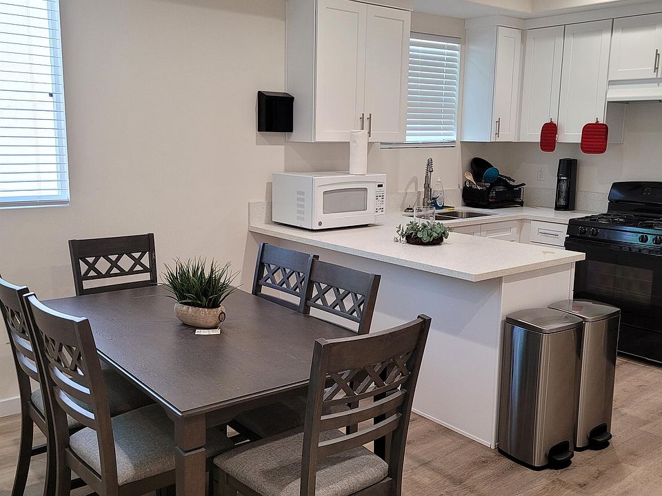 1st image of 715 W 47th St #5