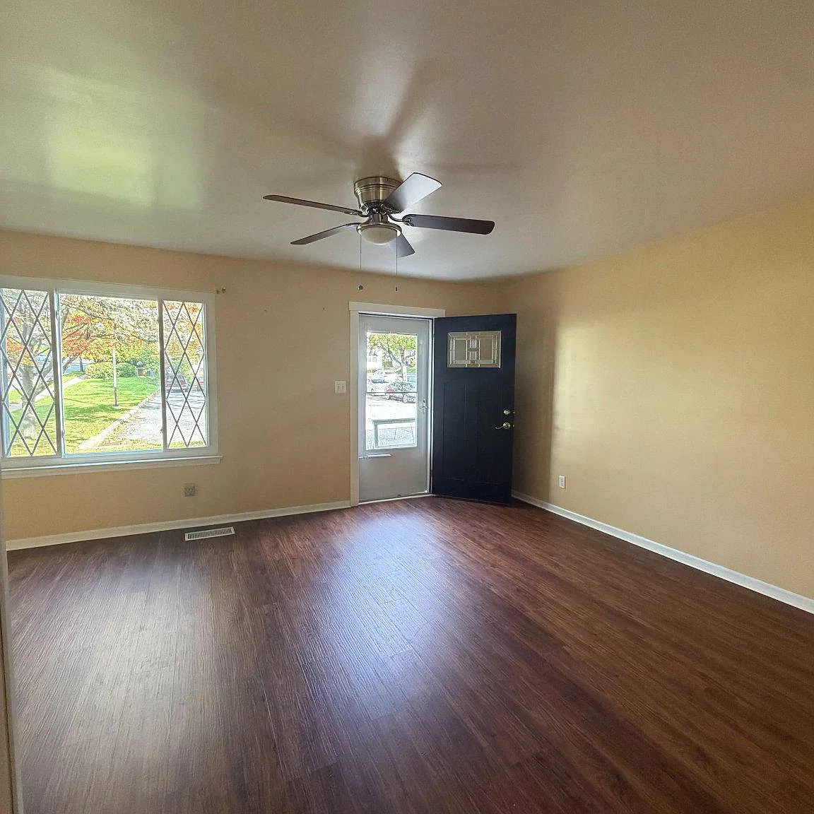 3 bed, 1.5 bath, 1188 sqft, $1,700 — Photo 4