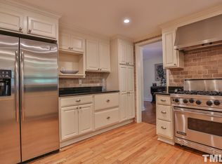 1128 Sourwood Dr, Chapel Hill, NC 27517