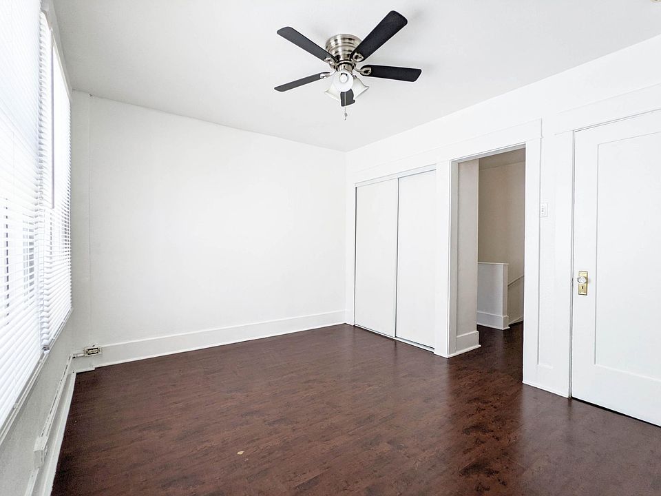 Living room with alot of storage space