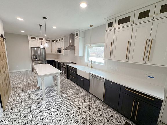 2nd image of 12825 Clifford Cir