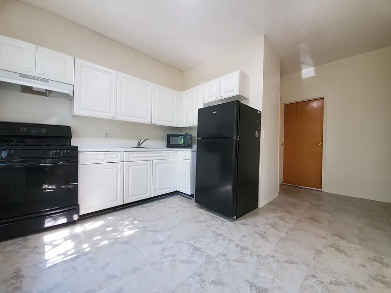 33 Storms Ave #33E — Photo 2