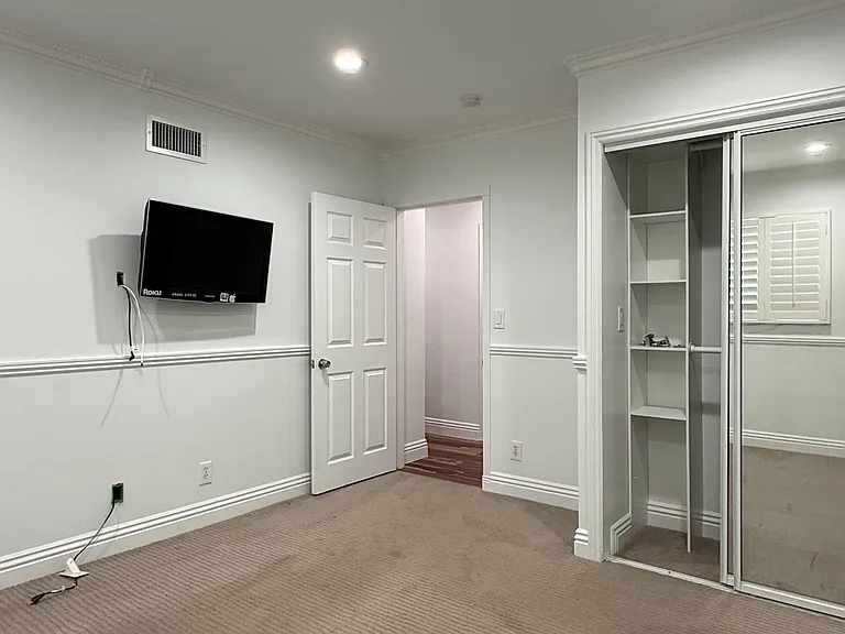 10500 Collett Ave — Photo 6