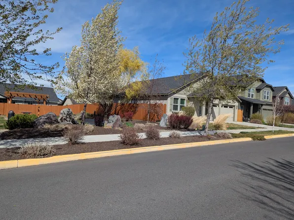 3667 SW Pumice Stone Ave, Redmond, OR 97756