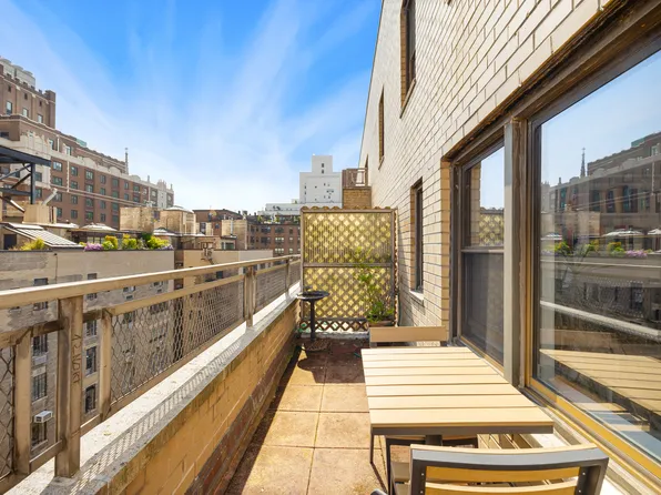 55 East 9th Street 12H image 2 of 8