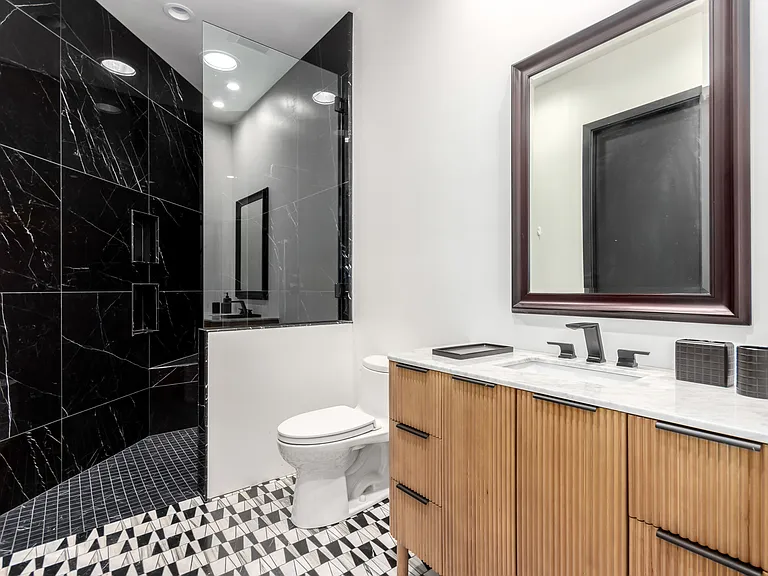 N 65th Pl — Photo 59