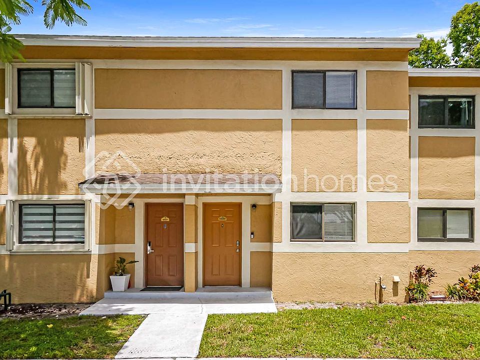 1st image of 9489 Palm Cir N #9489