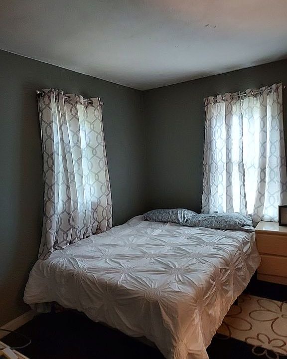 2nd image of 825 Park St