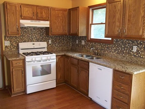 3rd image of 934 William Dr