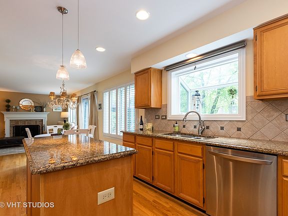 4th image of 18165 W Banbury Dr