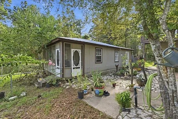 3 bed, 2.0 bath, 1440 sqft, $2,300 — Photo 3