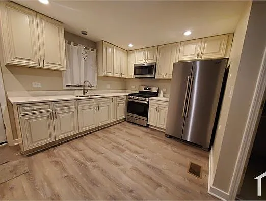 3 bed, 1800 sqft, $2,350 — Photo 2