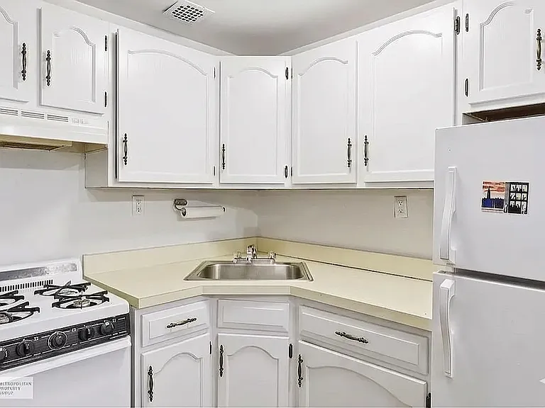 40 E 12th St #6B — Photo 2