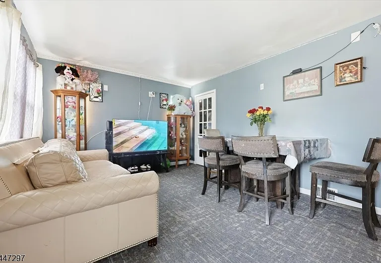 409 Tryon Ave — Photo 4