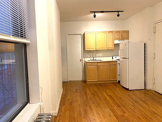 Rented by Bond New York | media 23