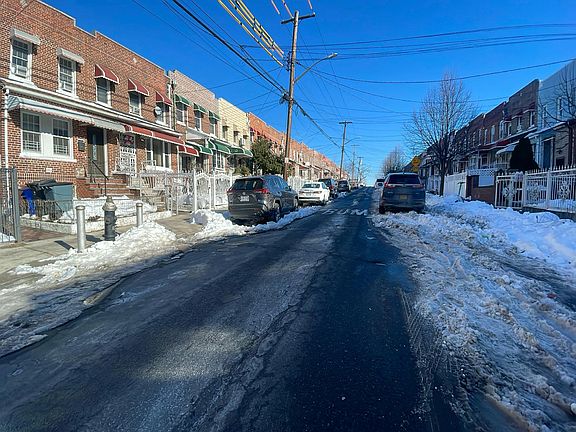 4th image of 916 E 221st St