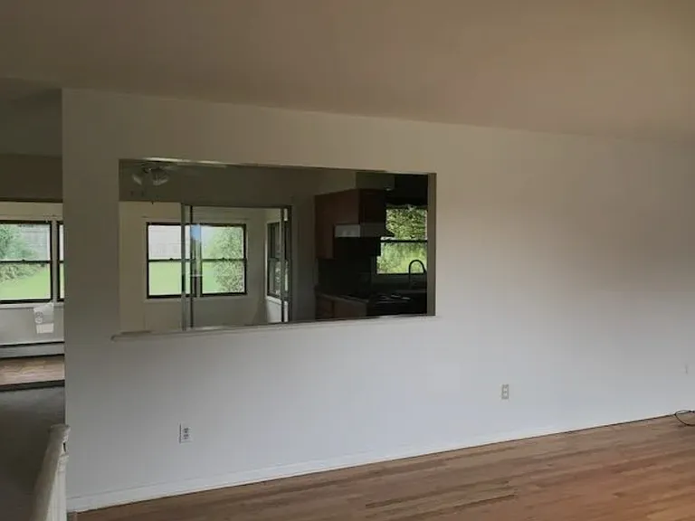 45 East Ter — Photo 17