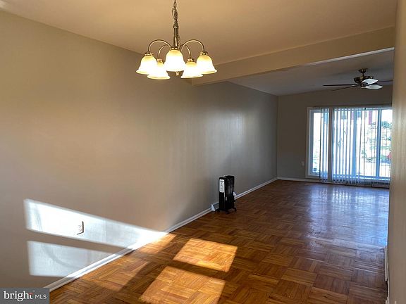 4th image of 214 Woodgreen Ct