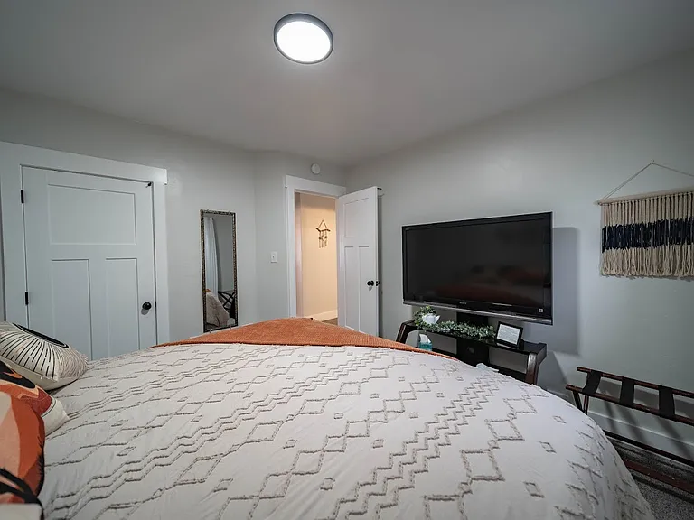 119 N 200 E — Photo 35