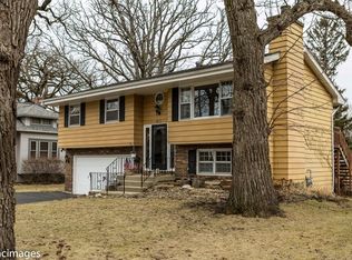 211 N Oak Ave, Bartlett, IL