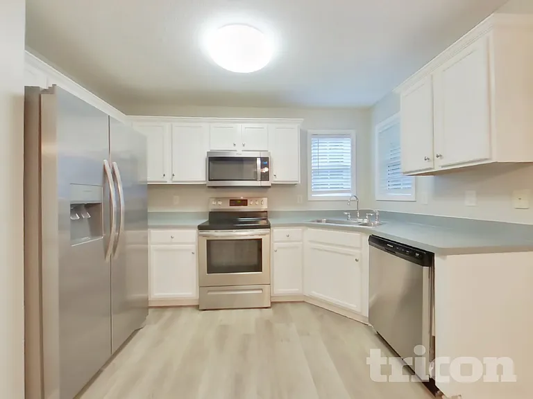 141 Fairfax Dr — Photo 4
