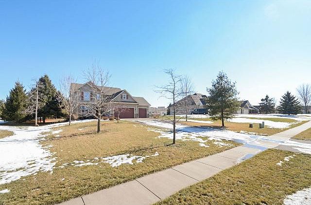 1st image of 2061 Woodcrest Dr
