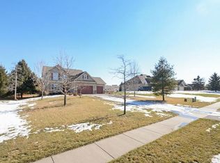 2061 Woodcrest Dr, Woodbury, MN 55129