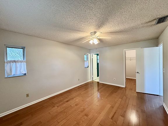 3rd image of 976 Manati Ave